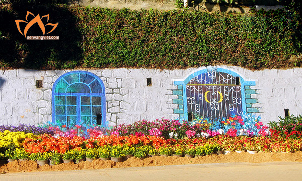 Ngắm những bức tranh trên đá tại "con đường hội họa" giữa trung tâm Đà Lạt - Ảnh 3. Ngắm những bức tranh trên đá tại "con đường hội họa" giữa trung tâm Đà Lạt - Ảnh 3.