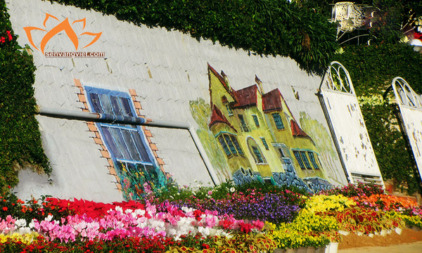 Ngắm những bức tranh trên đá tại "con đường hội họa" giữa trung tâm Đà Lạt - Ảnh 4. Ngắm những bức tranh trên đá tại "con đường hội họa" giữa trung tâm Đà Lạt - Ảnh 4.