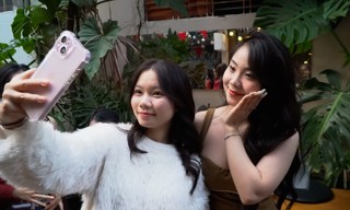 Khách đổ đến check in 'ngõ Noel' dài 100 m