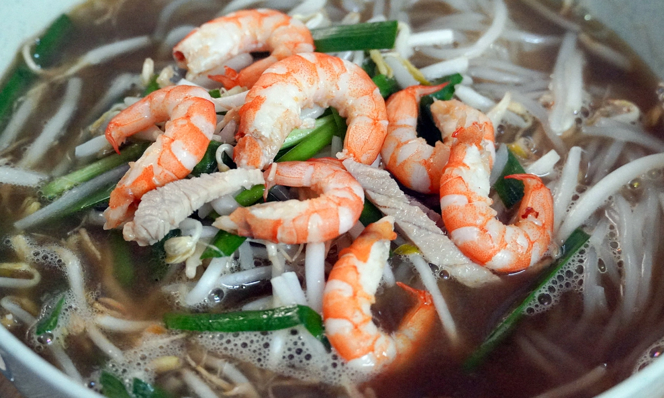 Quán bún nước lèo hơn 40 năm hút khách ở Cà Mau